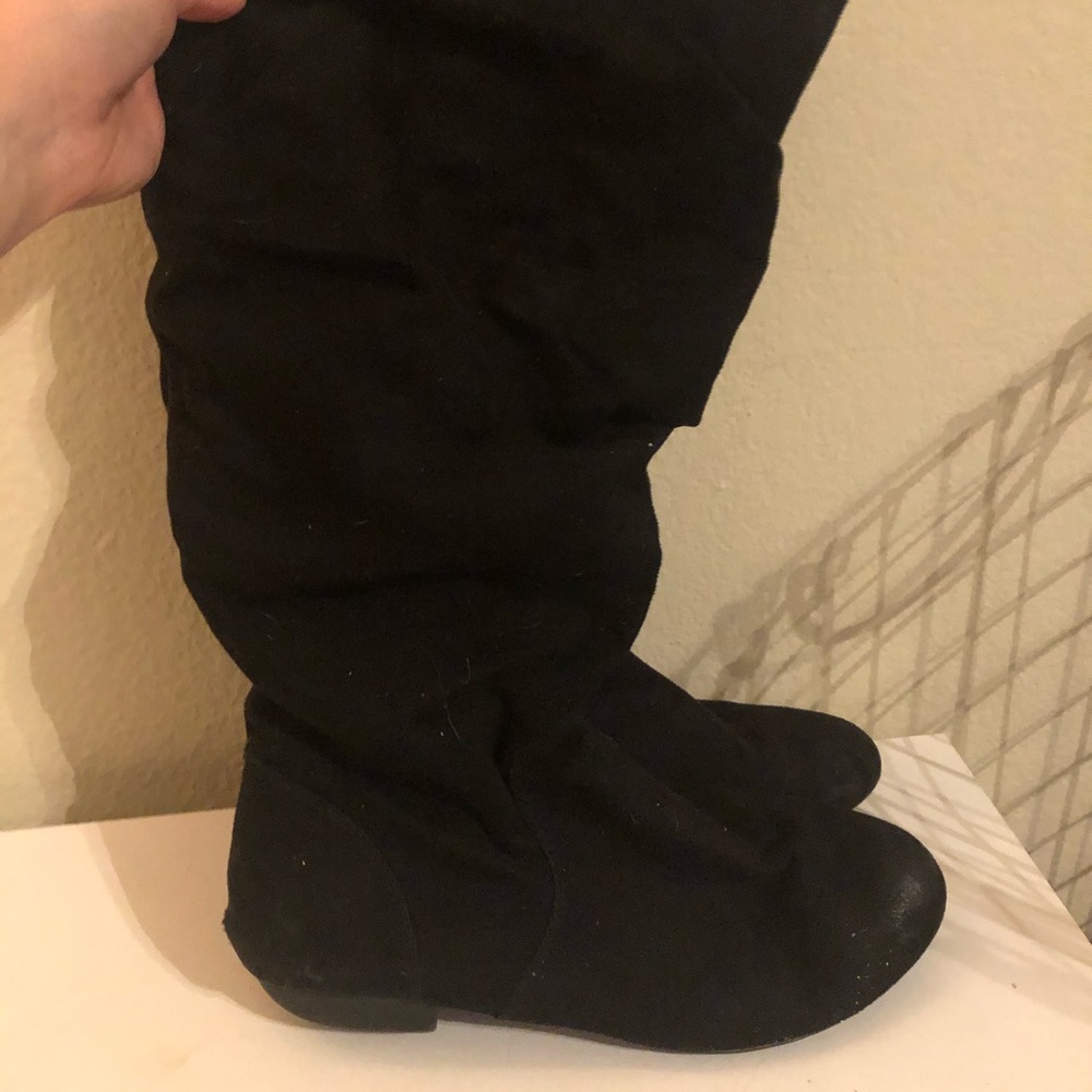 Black slouchy boots